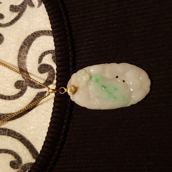 Vintage Gold Chain with Jade Necklace. - Picture 2 of 10
